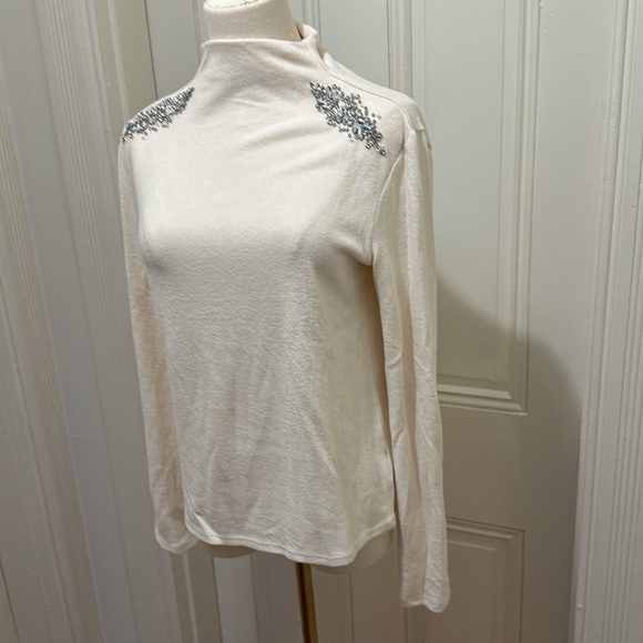 Cream sweater with rhinestone details ♥️ - Picture 4 of 8
